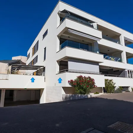 شقة Borik 2024 زادار